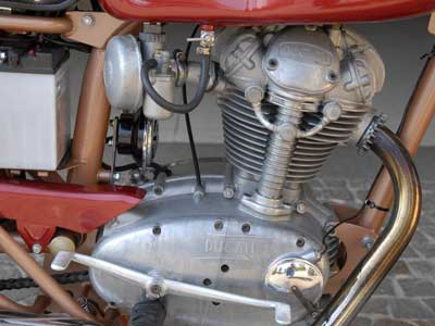 Roue Complète Arrière Pour Ducati 175 TS – Jante Alu H 17 Pouces, état Correct